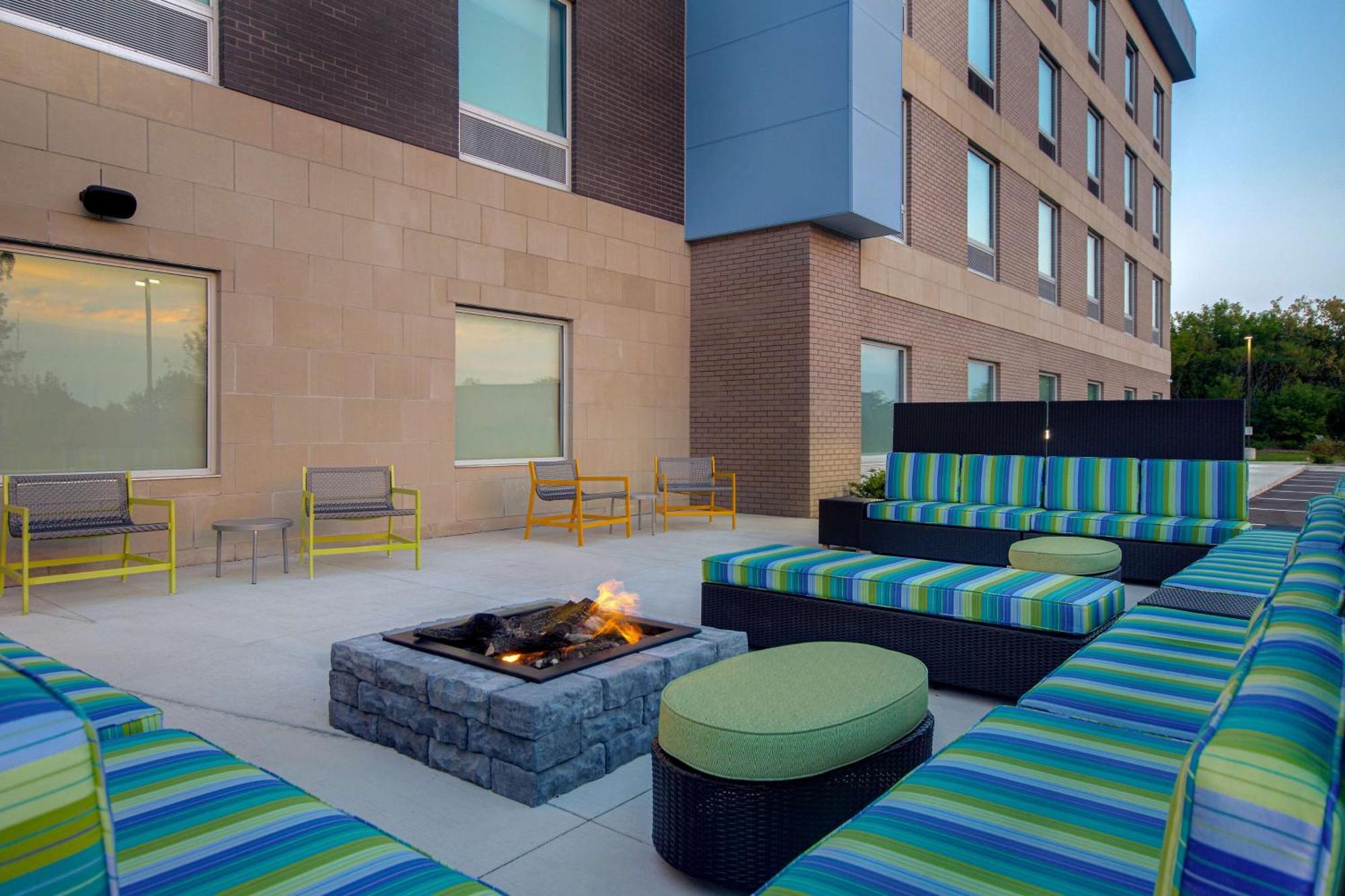 Home2 Suites By Hilton Grand Rapids Airport Kentwood Exterior foto